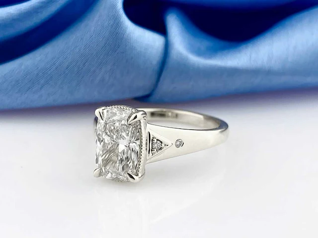 Taylor swift-geïnspireerde 2.04ct in het laboratorium gekweekte diamanten verlovingsring - afbeelding 6 van  9