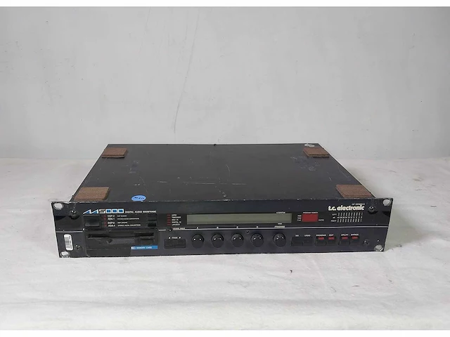 Tc electronics m5000 digital audiomainframe - afbeelding 1 van  6