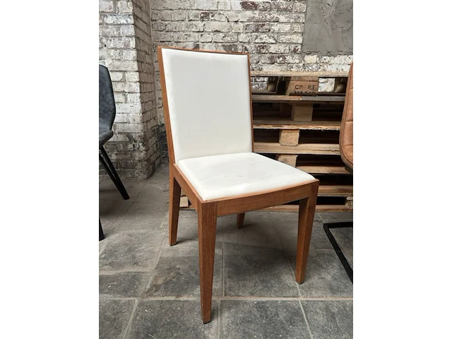 Teak stoel met lederlook bekleding - afbeelding 1 van  1