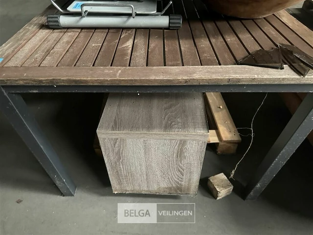 Teak tafel voor buiten - afbeelding 1 van  2