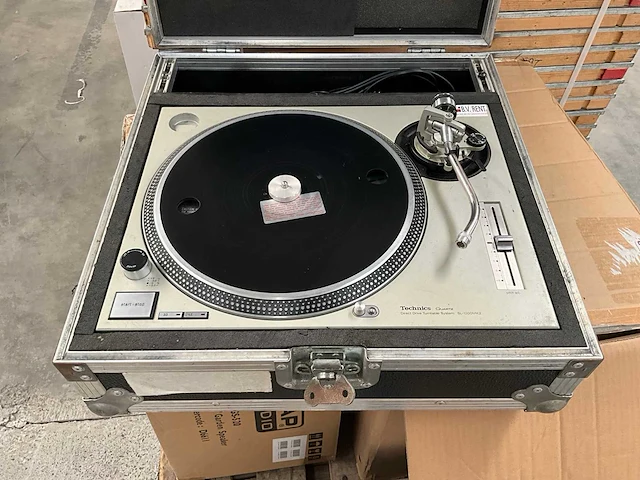 Technics sl1200 in flight case - afbeelding 1 van  3