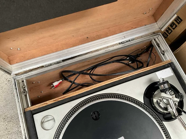 Technics sl1200 in flight case - afbeelding 3 van  4