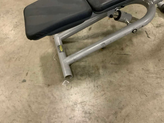 Technogym - abdominal crunch bench - power station - afbeelding 3 van  4