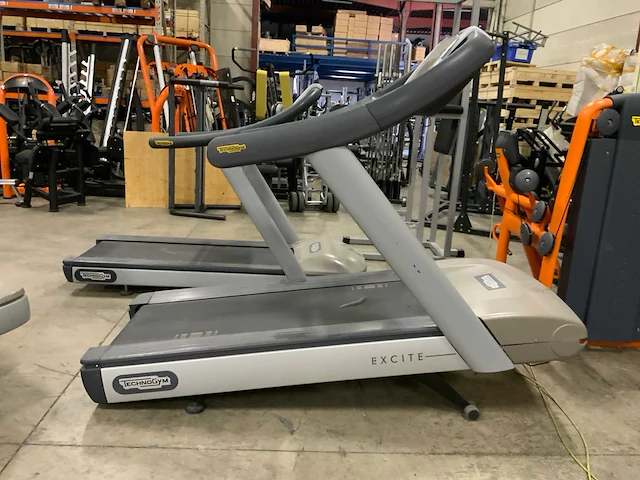 Technogym - classic run - 700 led - treadmill - afbeelding 1 van  5