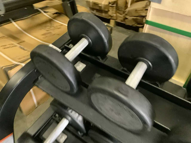 Technogym - dumbbells met pure rek - 14;16;18;20;22;24;26;28;30;32kg - power station - afbeelding 7 van  9