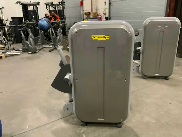 Technogym - element - lowerback - power station - afbeelding 7 van  7
