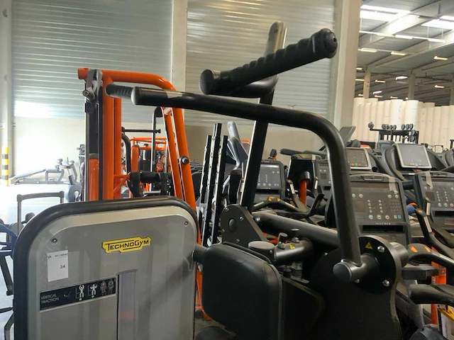 Technogym - element - vertical traction - power station - afbeelding 2 van  5