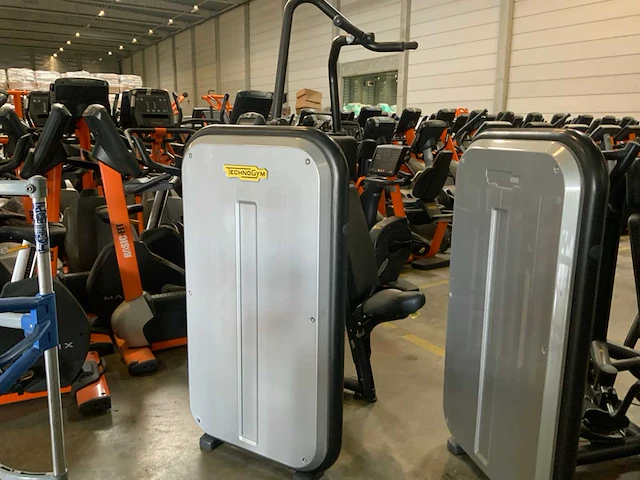 Technogym - element - vertical traction - power station - afbeelding 5 van  5