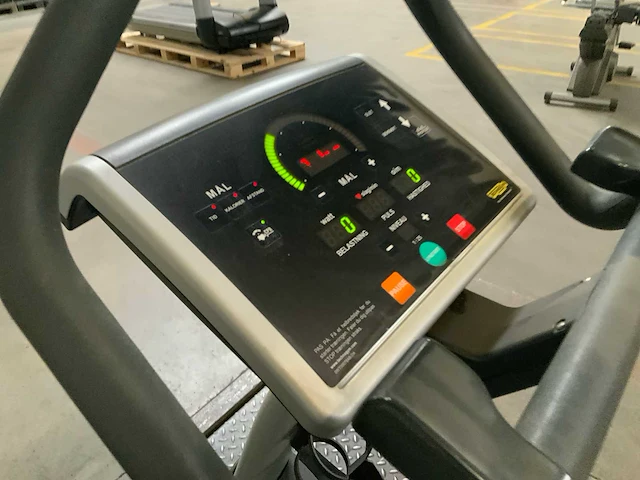 Technogym - excite 500 led - uprightbike - home trainer - afbeelding 6 van  7