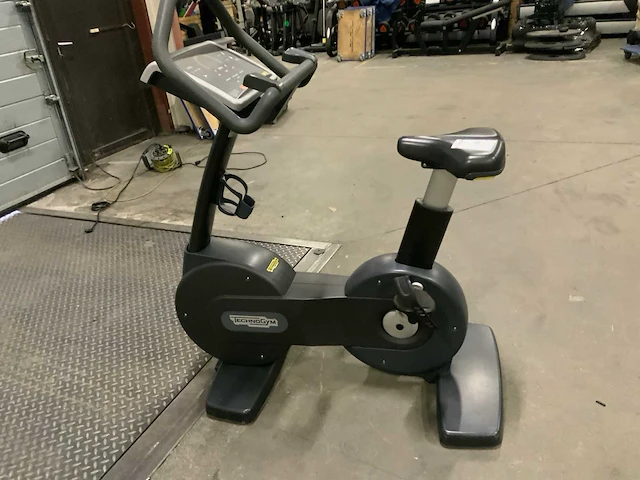 Technogym - excite+ new bike - 500 led - home trainer - afbeelding 3 van  6