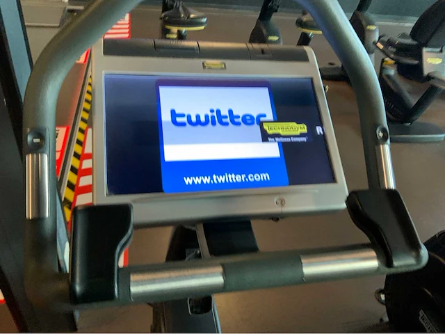 Technogym - excite new bike - 700 visioweb - home trainer - afbeelding 8 van  11