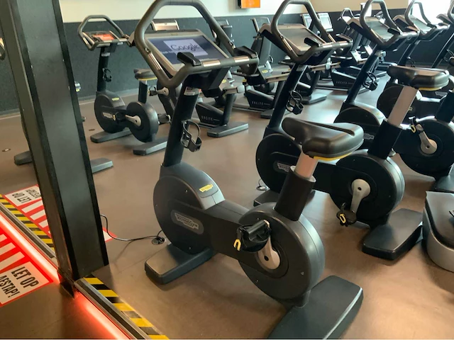 Technogym - excite new bike - 700 visioweb - home trainer - afbeelding 1 van  11