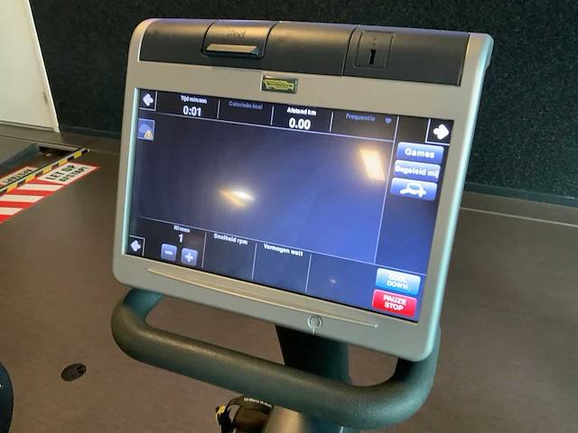 Technogym - excite new bike - 700 visioweb - home trainer - afbeelding 7 van  7