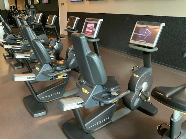 Technogym - excite new bike - 700 visioweb - home trainer - afbeelding 2 van  7