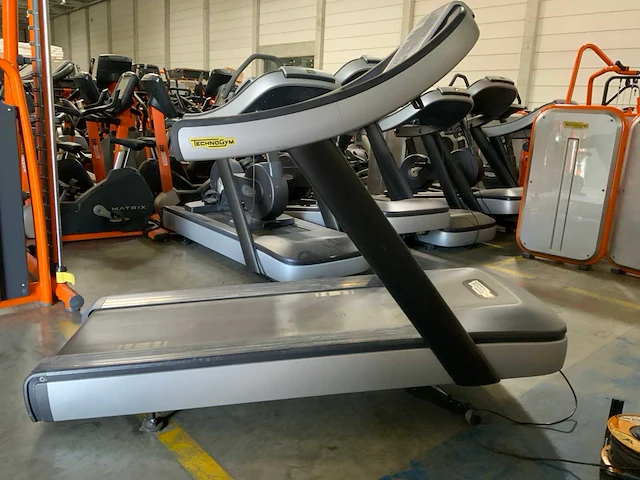 Technogym - excite run now - 500 led - treadmill - afbeelding 1 van  5