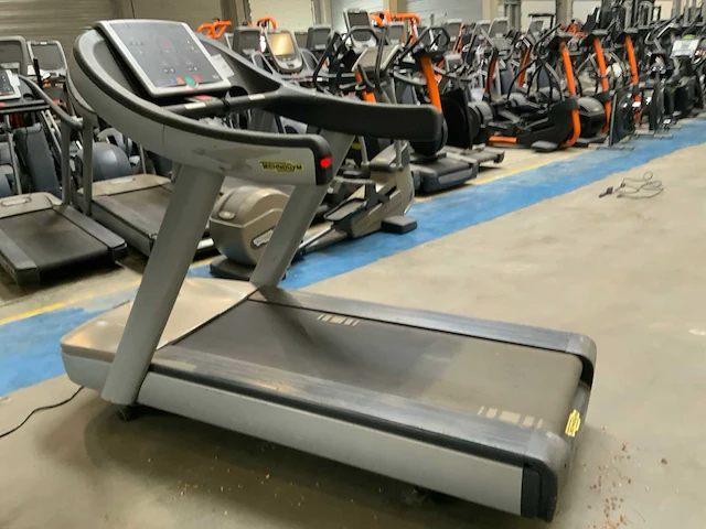 Technogym - excite run now - 500 led - treadmill - afbeelding 4 van  6