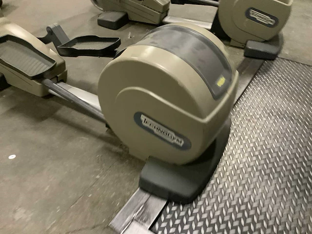 Technogym - excite synchro - 500 led - crosstrainer - afbeelding 2 van  6