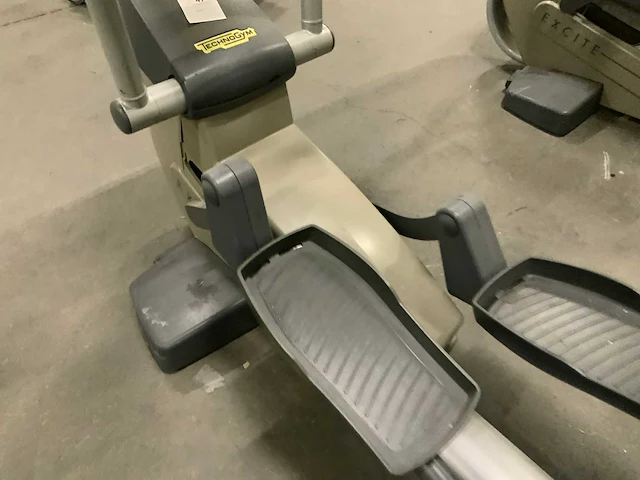 Technogym - excite synchro - 500 led - crosstrainer - afbeelding 3 van  6