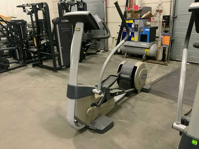 Technogym - excite synchro - 500 led - crosstrainer - afbeelding 5 van  5