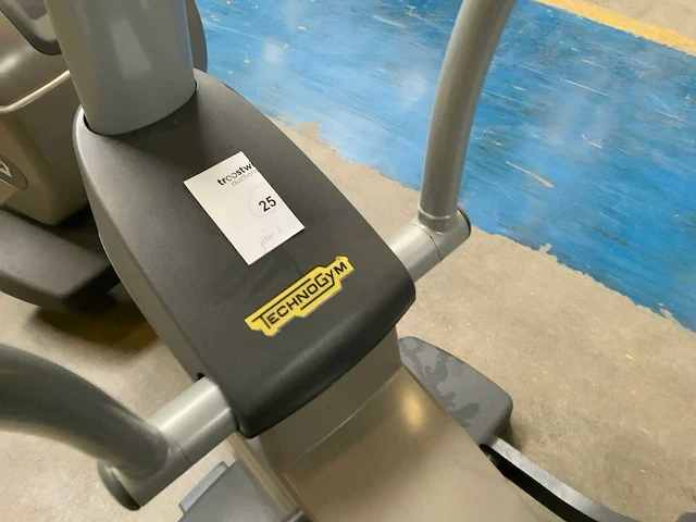Technogym - excite synchro - 500 led - crosstrainer - afbeelding 3 van  6