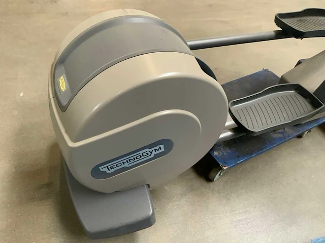 Technogym - excite synchro - 500 led - crosstrainer - afbeelding 2 van  6