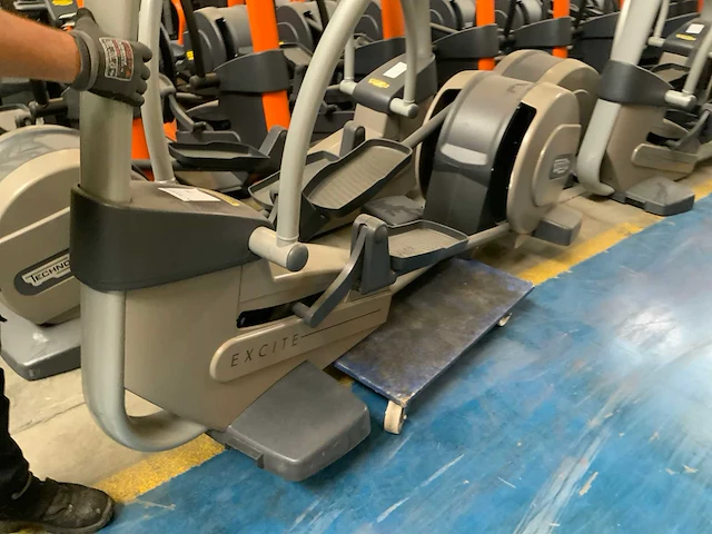 Technogym - excite synchro - 500 led - crosstrainer - afbeelding 6 van  6