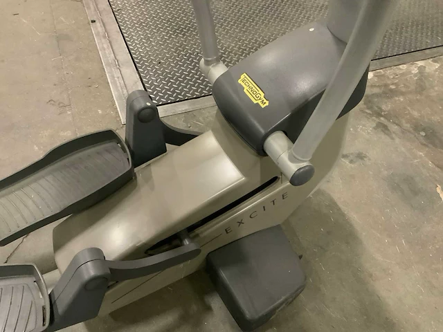 Technogym - excite synchro - 500 led - crosstrainer - afbeelding 3 van  7