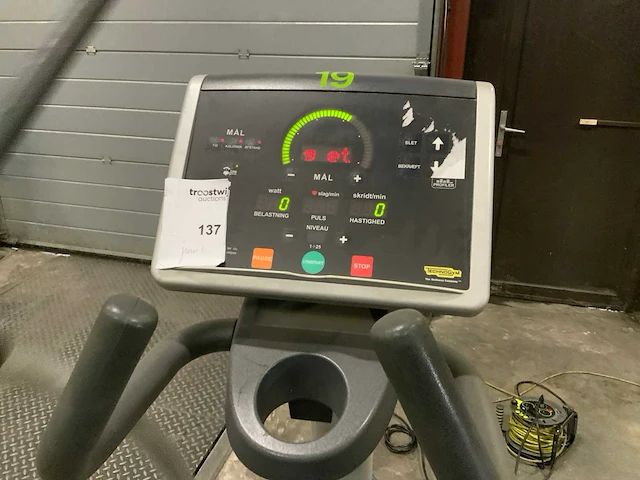 Technogym - excite synchro - 500 led - crosstrainer - afbeelding 5 van  7