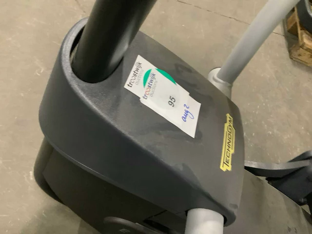 Technogym - excite+ synchro - 500 led - crosstrainer - afbeelding 3 van  5