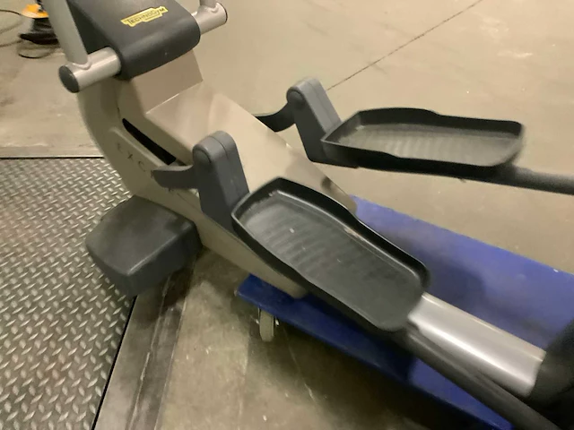 Technogym - excite synchro - 500led - crosstrainer - afbeelding 6 van  6