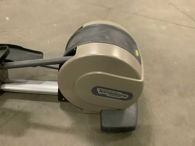 Technogym - excite synchro - 500led - crosstrainer - afbeelding 2 van  6