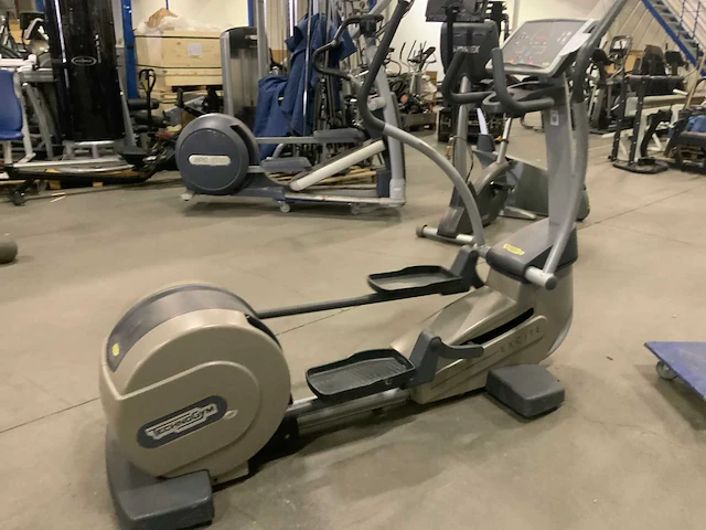 Technogym - excite synchro - 500led - crosstrainer - afbeelding 5 van  6