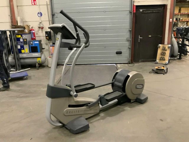 Technogym - excite synchro - 500led - crosstrainer - afbeelding 1 van  6