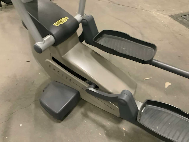 Technogym - excite synchro - 500led - crosstrainer - afbeelding 3 van  6