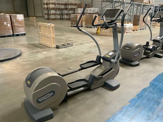 Technogym - excite synchro - 700 led - crosstrainer - afbeelding 1 van  6