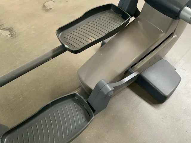 Technogym - excite synchro - 700 led - crosstrainer - afbeelding 3 van  6