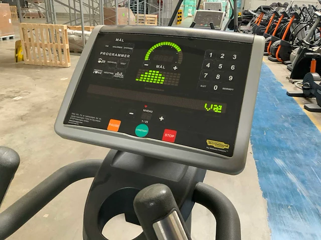 Technogym - excite synchro - 700 led - crosstrainer - afbeelding 5 van  6