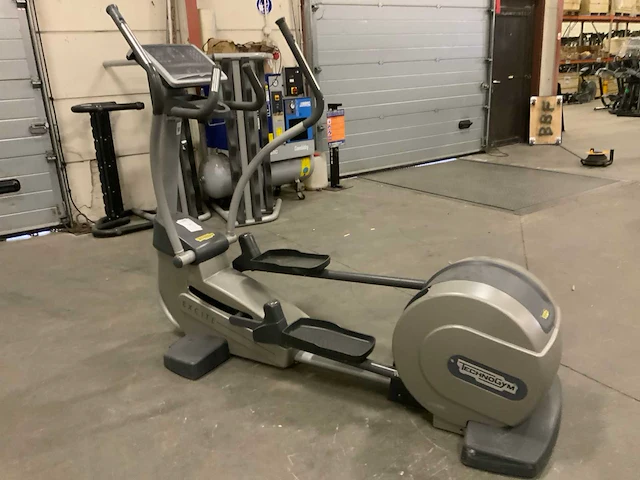 Technogym - excite synchro - 700 led - crosstrainer - afbeelding 5 van  5