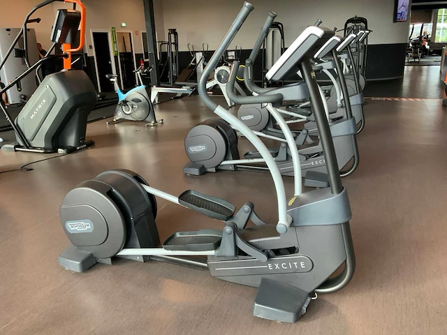 Technogym - excite+ synchro visioweb- crosstrainer - afbeelding 1 van  6