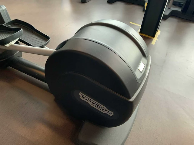 Technogym - excite+ synchro visioweb- crosstrainer - afbeelding 3 van  6