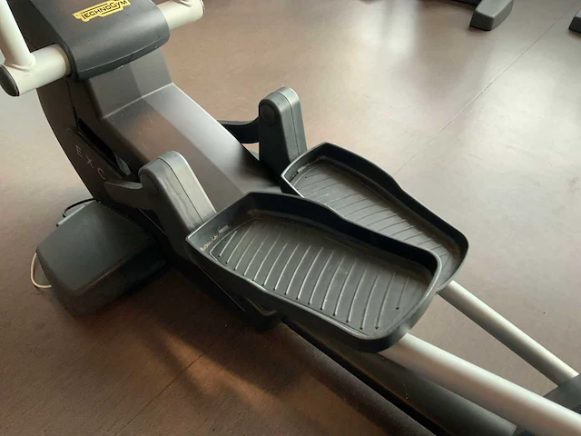 Technogym - excite+ synchro visioweb- crosstrainer - afbeelding 4 van  6
