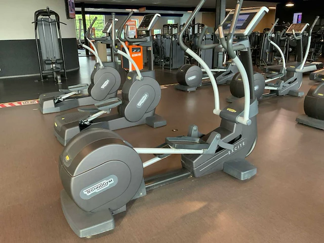Technogym - excite+ synchro visioweb- crosstrainer - afbeelding 1 van  6
