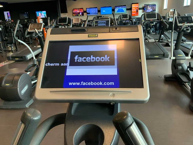Technogym - excite+ synchro visioweb- crosstrainer - afbeelding 3 van  6