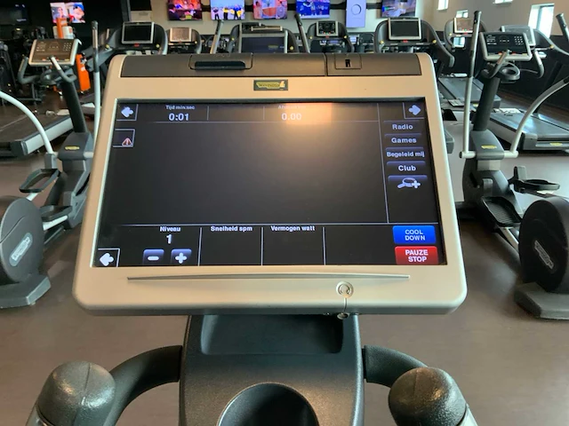 Technogym - excite+ synchro visioweb- crosstrainer - afbeelding 5 van  6