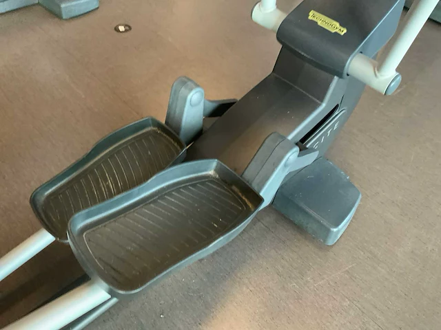 Technogym - excite+ synchro visioweb- crosstrainer - afbeelding 3 van  7