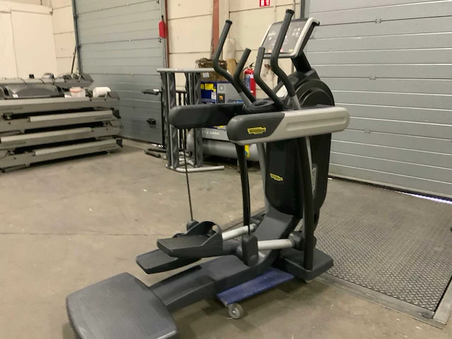 Technogym - excite+ vario - 500 led - crosstrainer - afbeelding 1 van  6