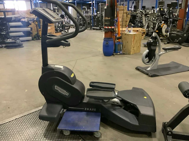 Technogym - excite+ wave - 500 led - crosstrainer - afbeelding 4 van  6