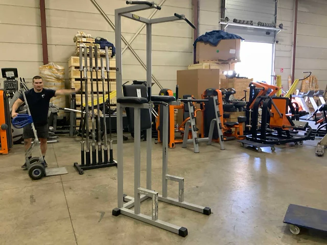 Technogym - isotonic - chin dip - power station - afbeelding 4 van  5