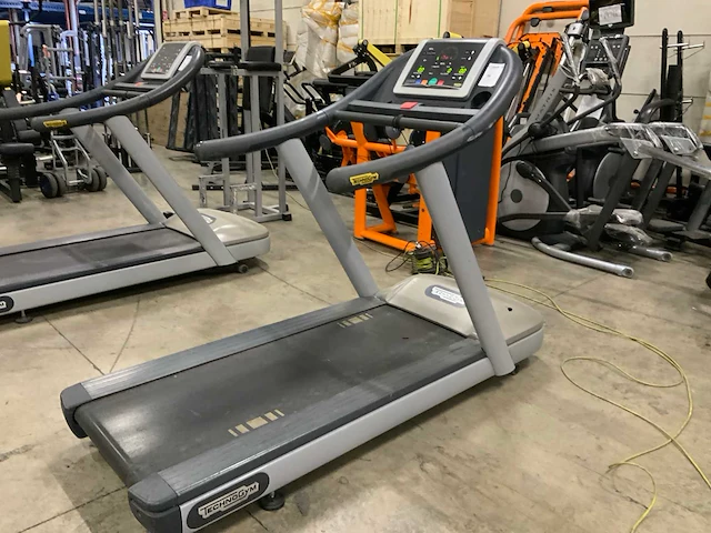 Technogym - jog now - 500 led - treadmill - afbeelding 2 van  5