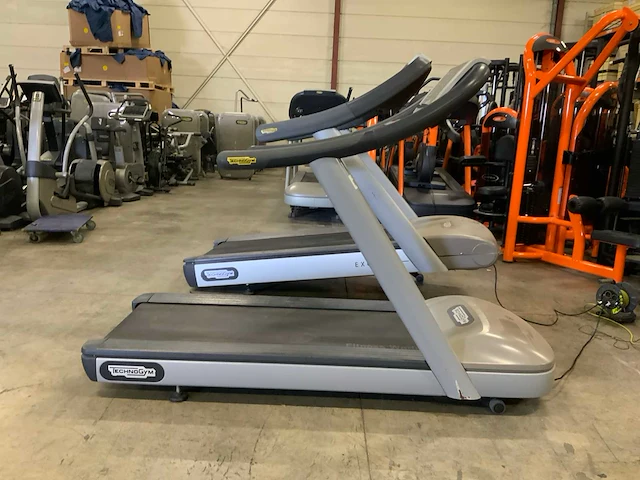 Technogym - jog now - 500 led - treadmill - afbeelding 1 van  6
